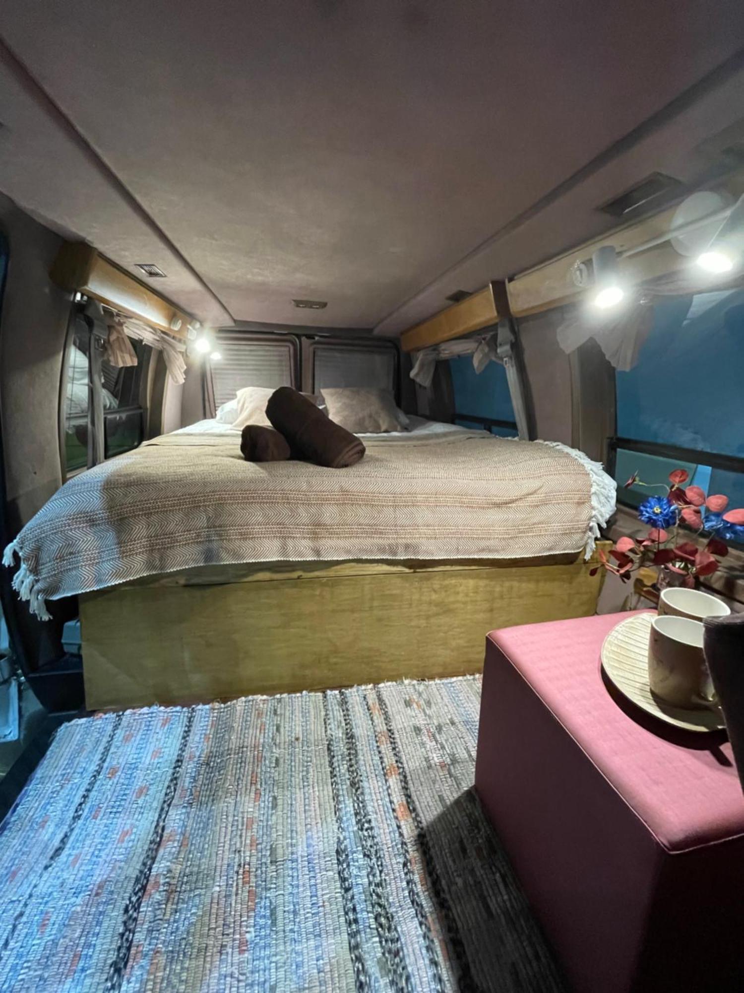 Urban Van Glamping Рига Екстериор снимка