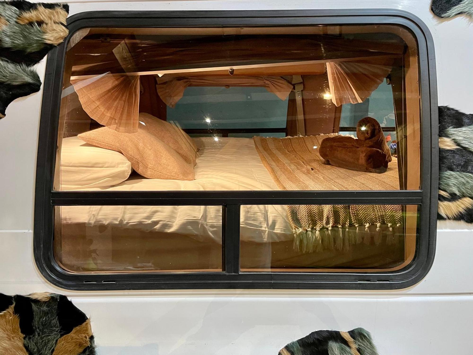 Urban Van Glamping Рига Екстериор снимка