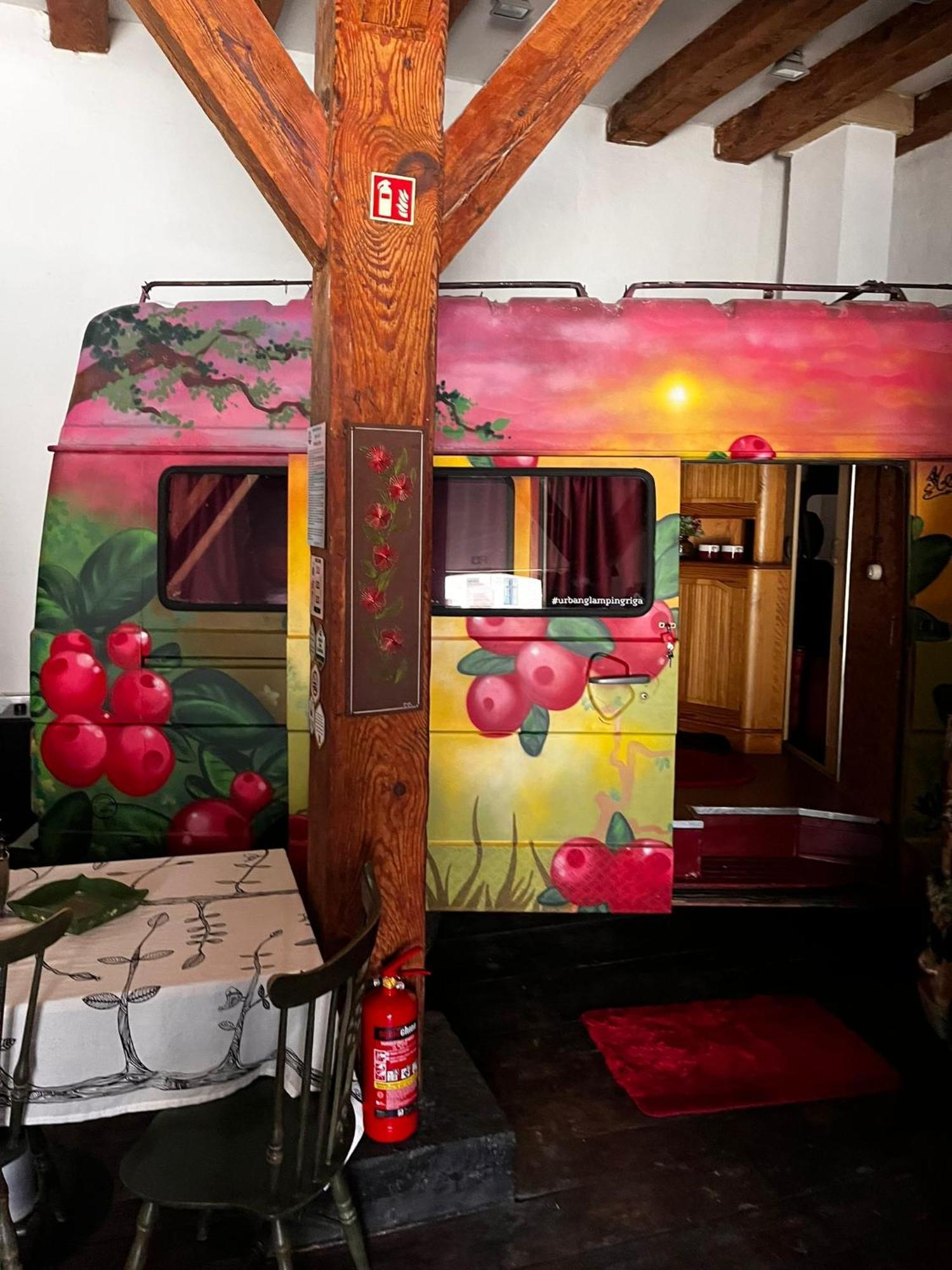 Urban Van Glamping Рига Екстериор снимка